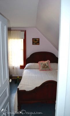 bedroom-slanted-ceiling-orr-farmhouse-hemmingford-quebec