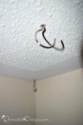 hooks in the ceiling to hang hanging lamp in Livingroom
