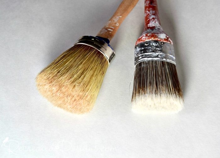 round and oval paint brushes