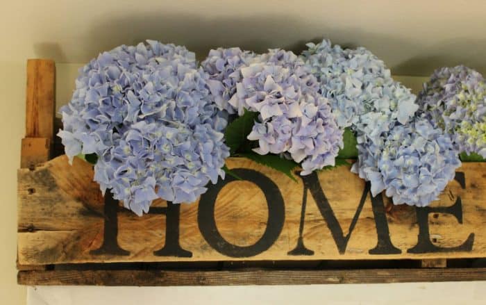 pallet project with flowers