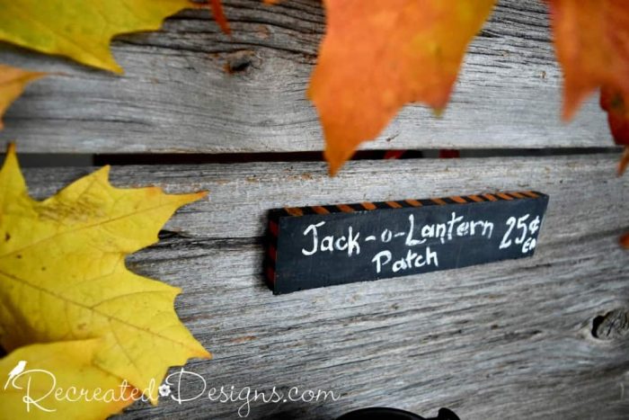 adding a decorative border to a little Halloween sign