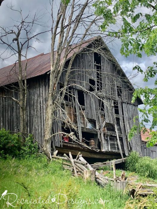 a broken down old barn in Eastern Ontario